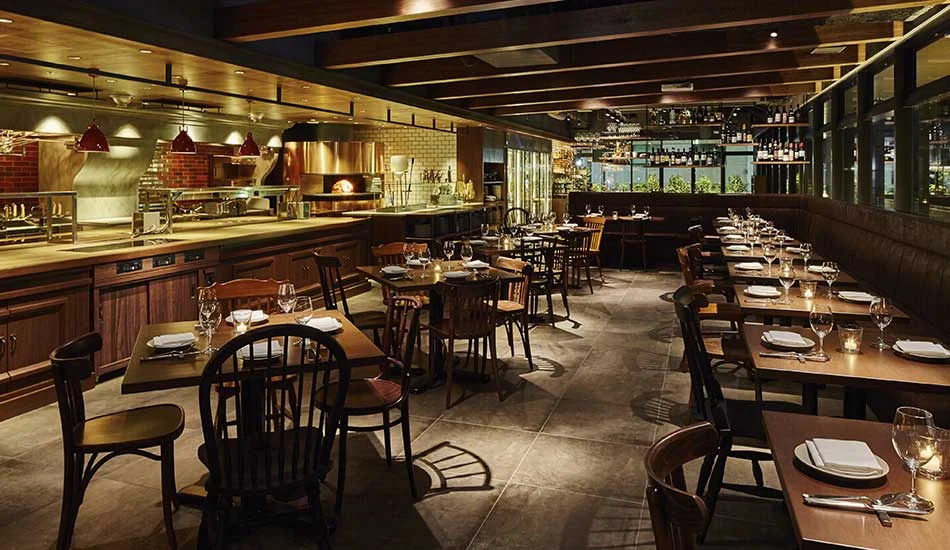 The Kitchen Salvatore Cuomo 銀座 Party Space・オープンキッチンと店内